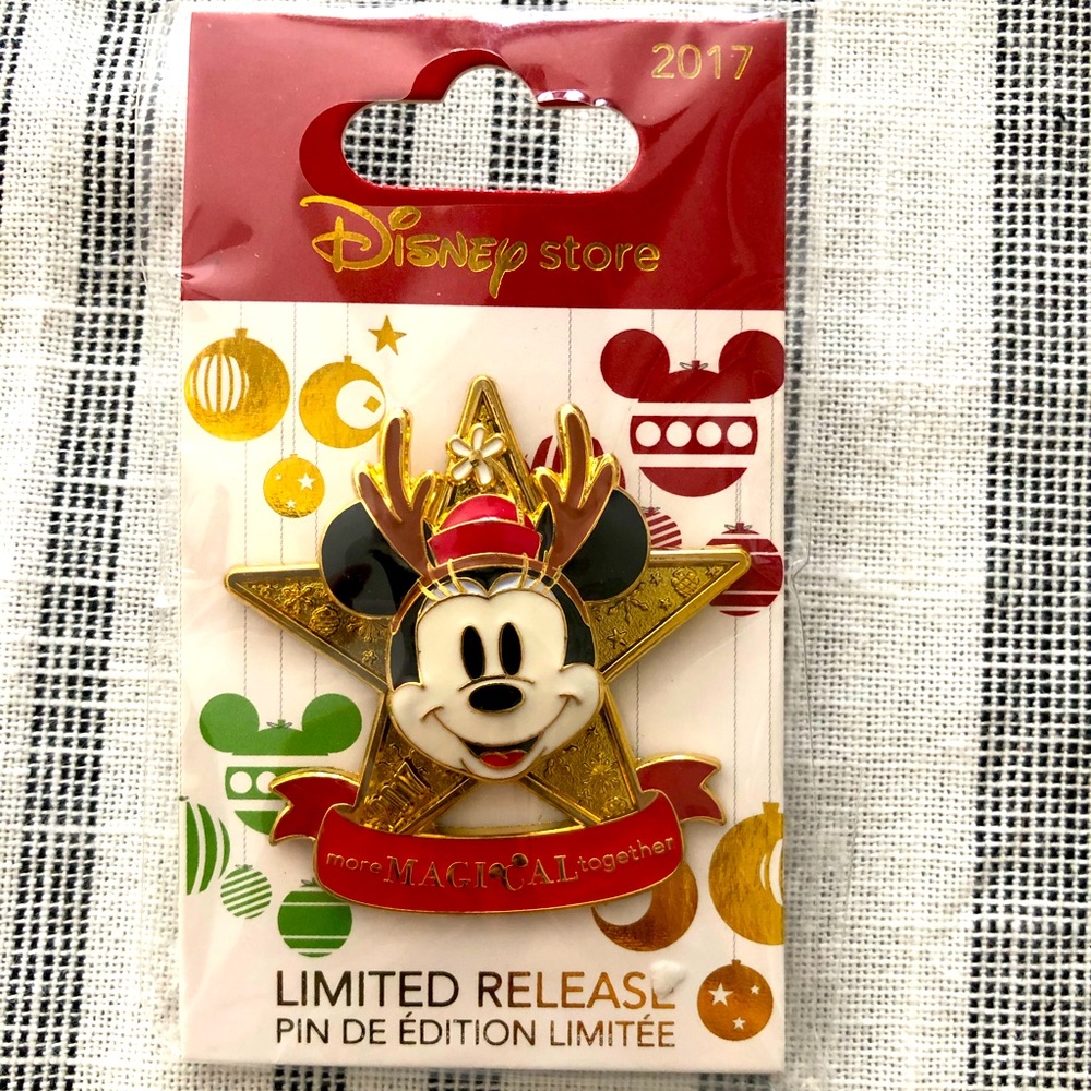 Minnie Holiday Pin